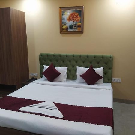 Limewood Stay - Near Golf Course Road Gurgaon Buitenkant foto