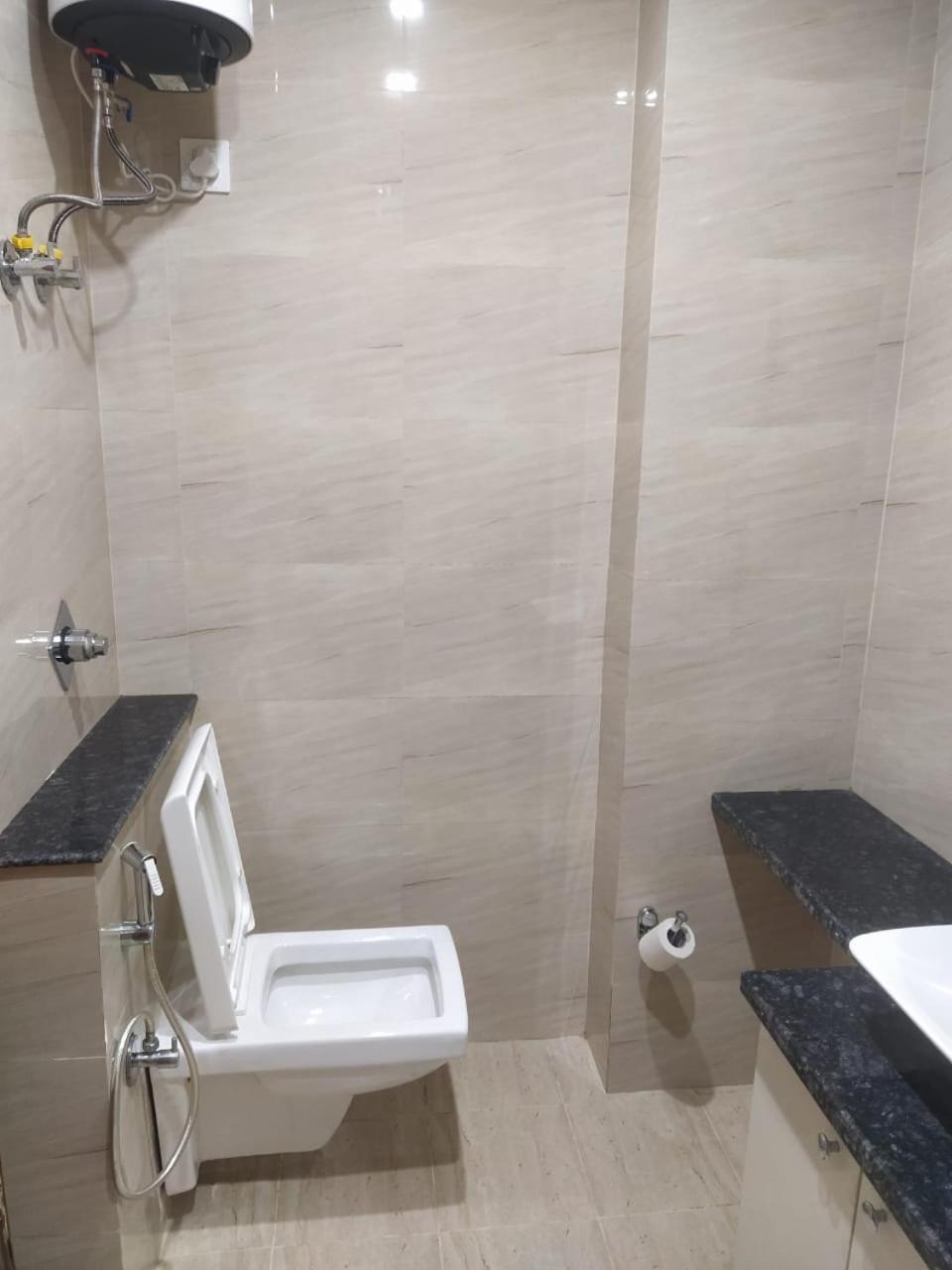 Limewood Stay - Near Golf Course Road Gurgaon Buitenkant foto