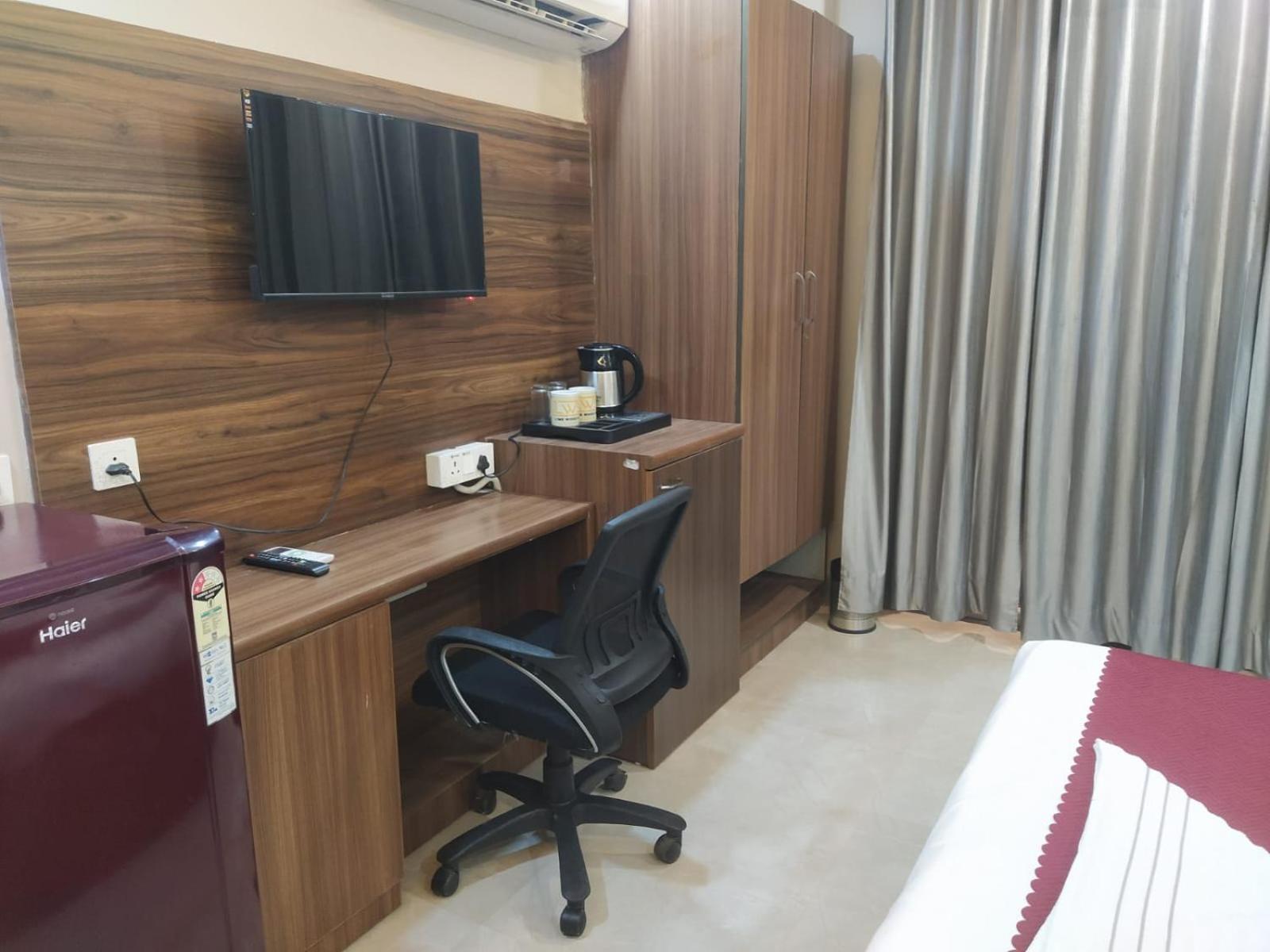 Limewood Stay - Near Golf Course Road Gurgaon Buitenkant foto