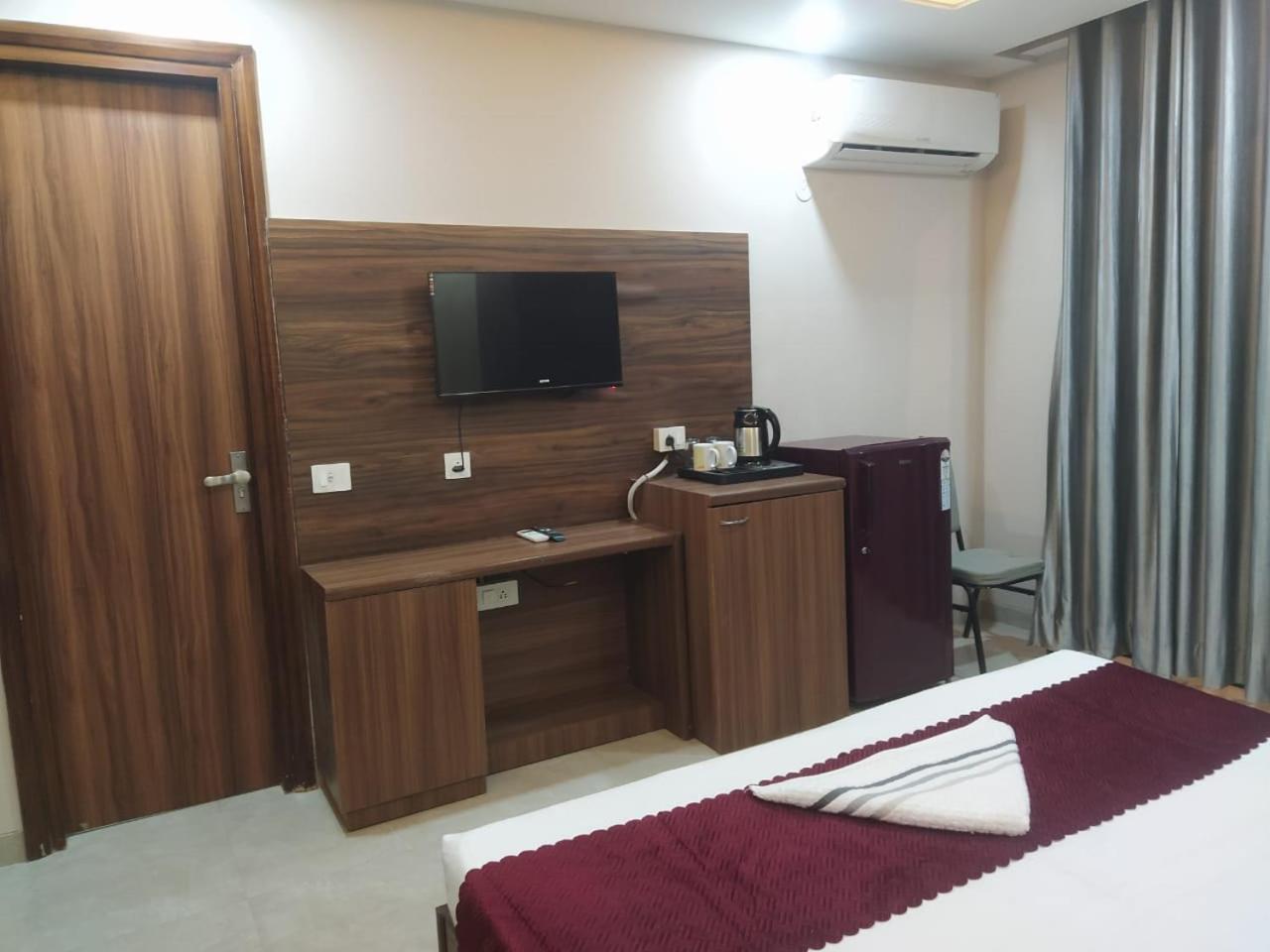 Limewood Stay - Near Golf Course Road Gurgaon Buitenkant foto